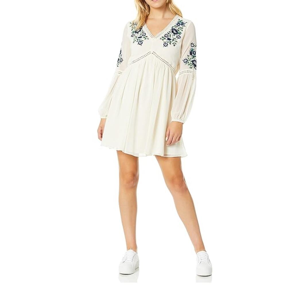 Cupcakes and Cashmere White Embroidered Lynsey Peasant Ethereal‎ Mini Dress Med